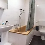 Next - Free Parking & Wifi - Badewanne Duisburg